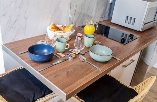 Saint-Quentin Apartment | Apartment-City-Ensuite with Shower-No view