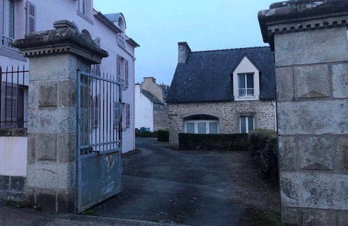 Pont-Croix Apartment | Apartment/city of character/calm and serene