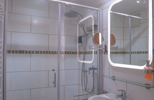 Reutlingen Apartment | Apartment-Classic-Ensuite with Bath-City view