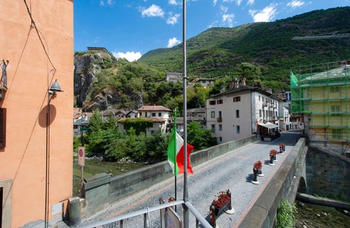 Verres Apartment | Apartment 'Clelia' with Mountain View, Balcony and Wi-Fi
