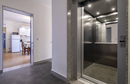 La Taulera Apartment | Apartment 'Clhome Peaceful and Comfy' with Private Terrace, Wi-Fi and Air Conditioning