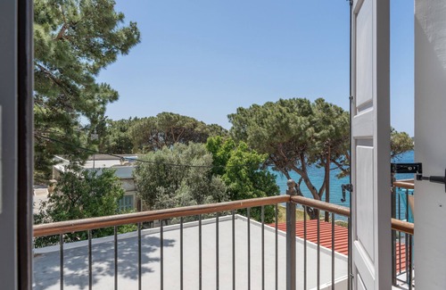 Massouri Apartment | Apartment 'Clio Side Sea View' with Shared Garden, Wi-Fi and Air Conditioning