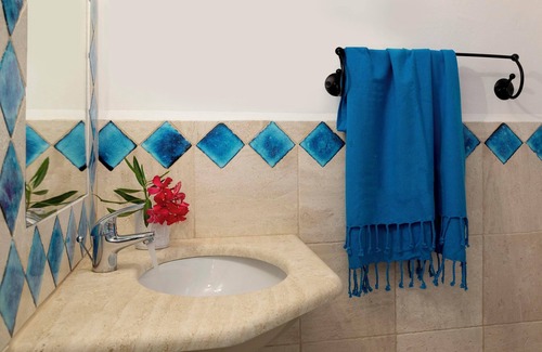 La Conia Apartment | Apartment close to the Beach with Sea View, Terrace & Garden