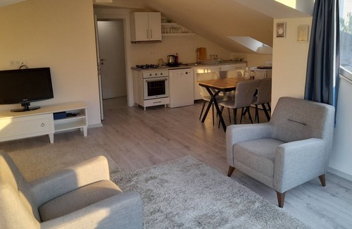 Eski Lara Villa | Apartment close to the sea in themostcentralofcity