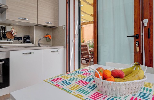 Schifoni Apartment | Apartment 'Comino' with Private Terrace, Wi-Fi and Air Conditioning