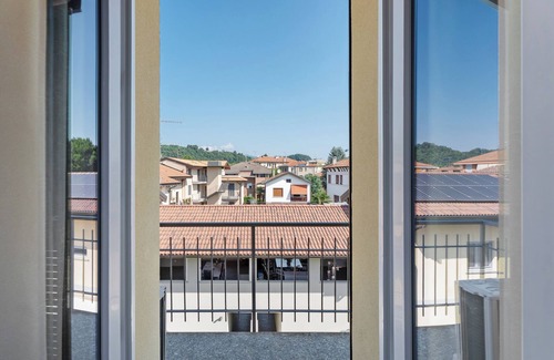 Arona Apartment | Apartment 'Comodo, Pratico E Tranquillo' with Mountain View, Wi-Fi and Air Conditioning