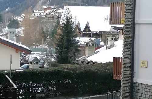 Courmayeur Apartment | Apartment 'Courmayeur 3V21' with Mountain View, Balcony and Wi-Fi