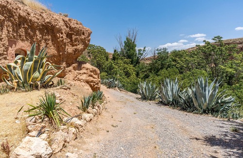 Guadix Apartment | Apartment 'Cueva Beso' with Mountain View, Shared Pool and Wi-Fi