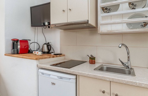 Platis Gialos Apartment | Apartment 'Cyclades Beach 1' with Shared Terrace, Wi-Fi and Air Conditioning