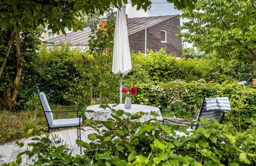 Unteruhldingen Apartment | Apartment 'Doppelzimmer' with Shared Garden and Wi-Fi
