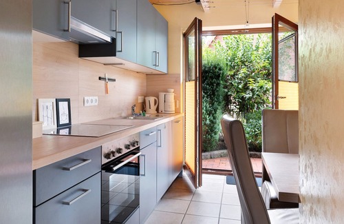 Nordenholz Apartment | Apartment 'Dahl Hude' with Private Terrace, Private Garden and Wi-Fi