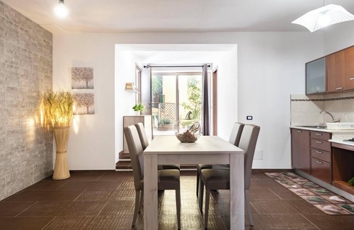 Loceri Apartment | Apartment "DaMaria" with Shared Garden, A/C & Wi-Fi