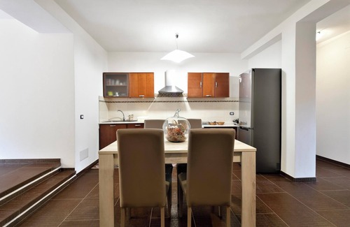 Loceri Apartment | Apartment "DaMaria" with Shared Garden, A/C & Wi-Fi