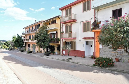 Loceri Apartment | Apartment "DaMaria" with Shared Garden, A/C & Wi-Fi