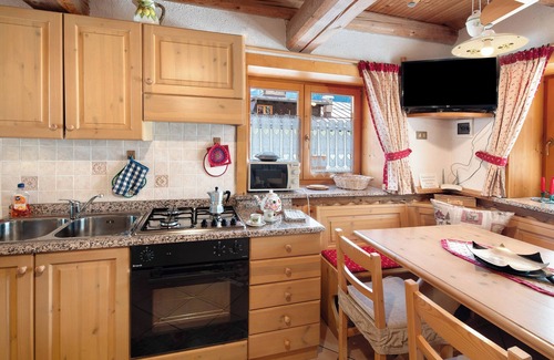 Caviola Apartment | Apartment 'Darecoi' with Mountain View, Shared Garden and Wi-Fi