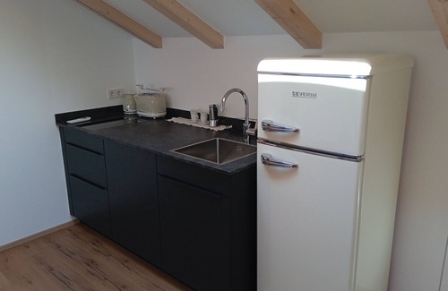 Tramin Apartment | Apartment 'Das Hubertus Suite Hubertus' with Mountain View, Sauna and Air Conditioning