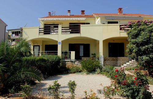 Mali Iz Apartment | Apartment Davor - 20m from sea : A1(2+2) - Mali Iz (Island Iz), Zadar riviera, Croatia