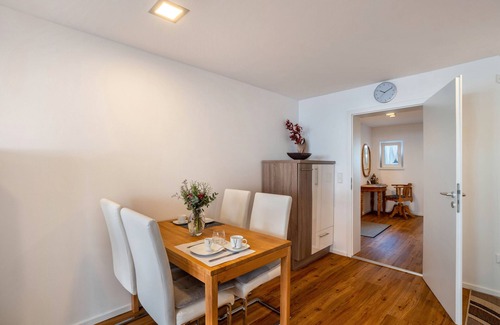 Annweiler am Trifels Apartment | Apartment 'Siika' with Private Terrace, Private Garden and Wi-Fi