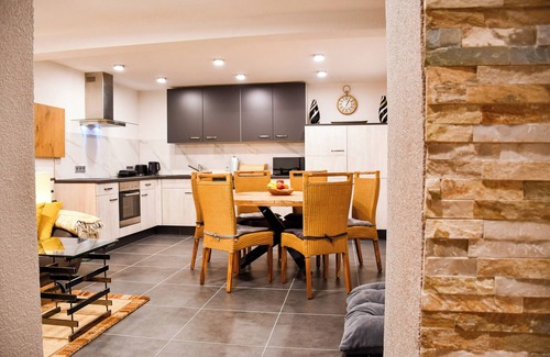 Haslach im Kinzigtal Apartment | Apartment 'Ferienwohnung Dina' with Private Terrace, Balcony and Wi-Fi
