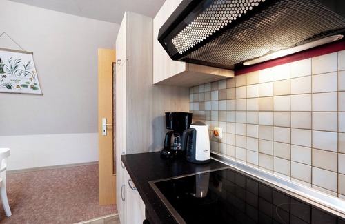 Hedwigenkoog Apartment | Apartment 'Deichblick 1' with Shared Garden and Balcony
