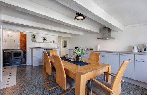 Westerhever Apartment | Apartment 'Deichgraf' with Shared Terrace and Shared Garden