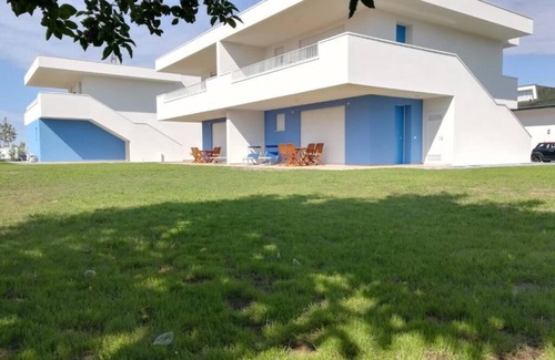 Lido di Jesolo Apartment | Apartment 'Deluxe 4' with Private Terrace, Wi-Fi and Air Conditioning