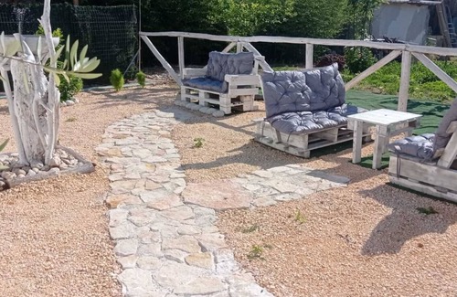 Peschici Apartment | Apartment 'Deluxe Room' with Private Terrace, Wi-Fi and Air Conditioning