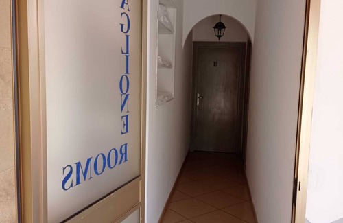Peschici Apartment | Apartment 'Deluxe Room' with Private Terrace, Wi-Fi and Air Conditioning