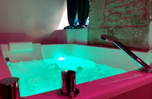 Old Town Apartment | Apartment-Deluxe-Whirlpool bath-Luxury Spa