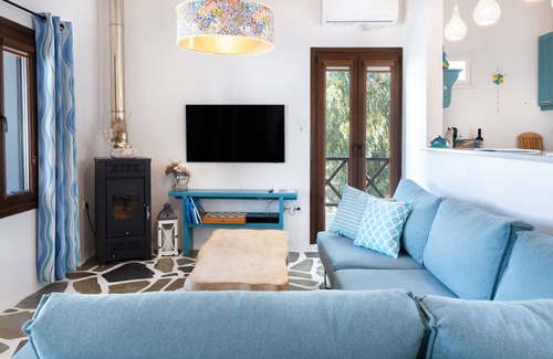 Galissas Apartment | Apartment 'Dendrinos House' with Sea View, Wi-Fi and Air Conditioning