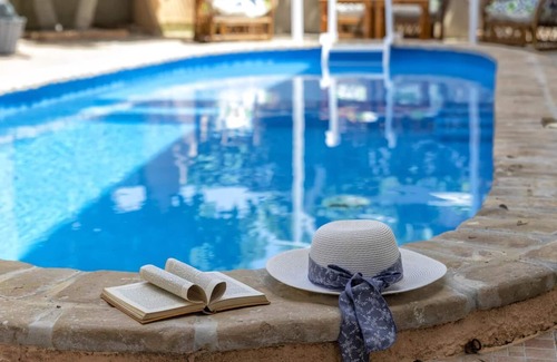 Tergu Apartment | Apartment 'Dependance Villa Endeavour' with Mountain View, Shared Pool & Wi-Fi