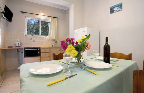 Limni Keri Apartment | Apartment "Dolphin Apartment 4" with Private Balcony, Shared Garden & Wi-Fi
