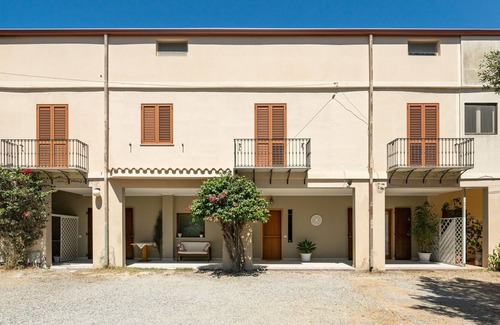 Selargius Apartment | Apartment 'Domus Giulia' with Private Terrace, Wi-Fi and Air Conditioning