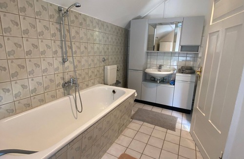 Danischenhagen Apartment | Apartment 'Dorfstraße' with Wi-Fi