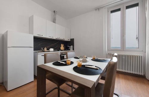 Senna Comasco Apartment | Apartment 'Dream House' with Balcony and Air Conditioning