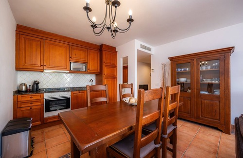 Cala d'Or Apartment | Apartment 'Dream Mallorca Dorada' with Shared Pool, Wi-Fi and Air Conditioning