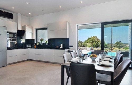 Ellinika Villa | Apartment 'Drys Il' with Sea View, Wi-Fi and Air Conditioning