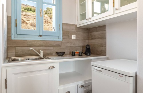 Agios Ioannis Apartment | Apartment 'Ethelio Dilos' with Sea View, Wi-Fi and Air Conditioning