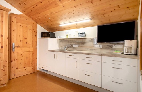 Deggenhausertal Apartment | Apartment 'East' with Shared Garden, Wi-Fi and Air Conditioning