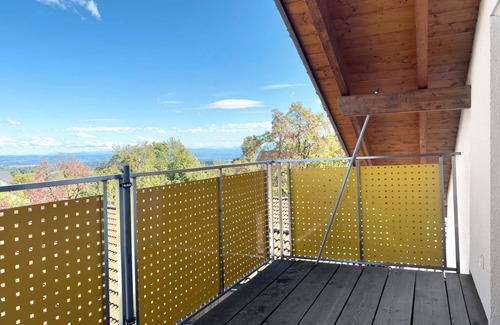 Deggenhausertal Apartment | Apartment 'East' with Shared Garden, Wi-Fi and Air Conditioning