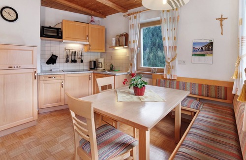 Melago Apartment | Apartment 'Edelweiss' with Mountain View, Private Terrace and Wi-Fi