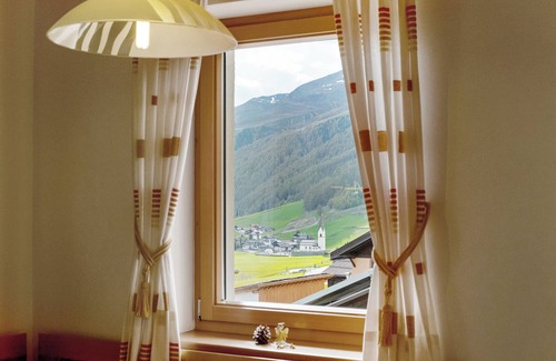 Melago Apartment | Apartment 'Edelweiss' with Mountain View, Private Terrace and Wi-Fi