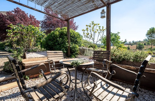 Conesa Apartment | Apartment 'El Clos 4' with Private Terrace, Shared Garden and Wi-Fi