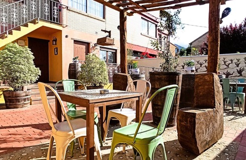 Abalos Apartment | Apartment 'El Guardaviñas Centenales' with Mountain View, Shared Terrace and Wi-Fi