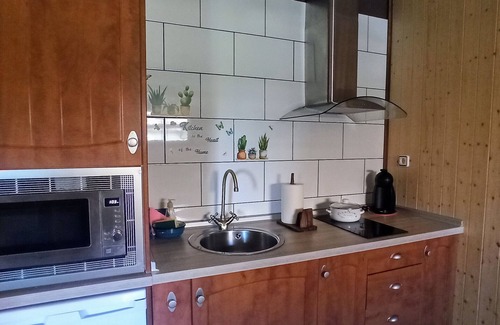 Abalos Apartment | Apartment 'El Guardaviñas Periquita' with Mountain View, Shared Terrace and Wi-Fi