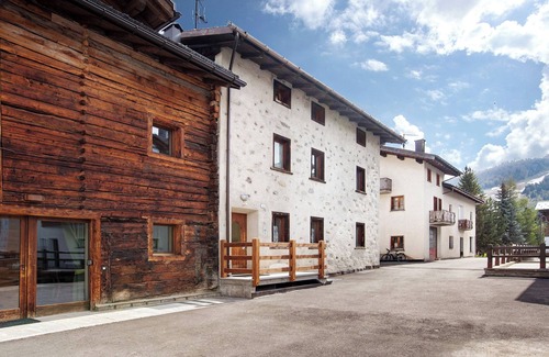 Livigno Apartment | Apartment 'Elisabetta n2' with Mountain View & Wi-Fi