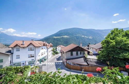 Parcines Apartment | Apartment "Engel - Kirchturm" with Mountain View, A/C, Wi-Fi, Roof Terrace & Sauna