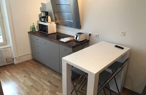 Zola - Pressense Apartment | Apartment-Ensuite with Bath-Courtyard view-2 CH-62M2