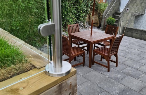 Rhayader Apartment | Apartment-Ensuite-Two Bedroom