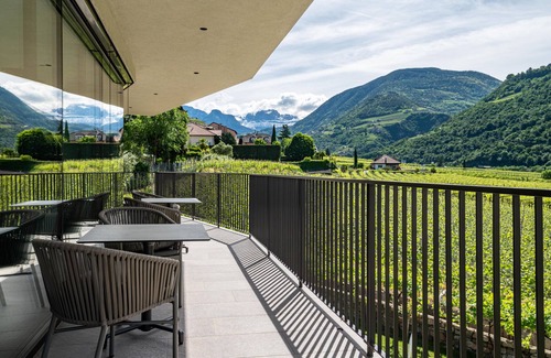 Centro - Piani - Rencio Apartment | Apartment "Erbacher - Renate's Gründer Suite" with Mountain View, Shared Pool & Sauna